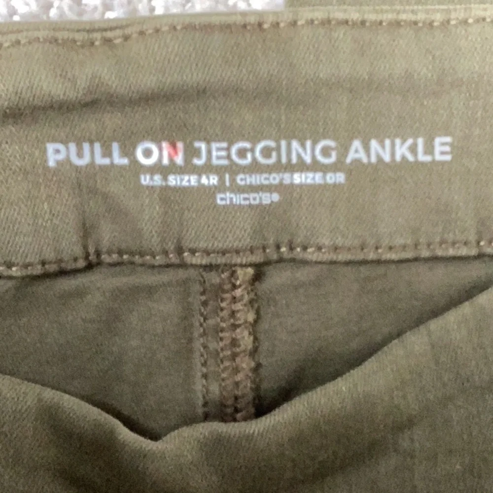 Chico’s Denim Pull On Ankle Jeggings in Olive Size 4 Safari Chic Modern Utility